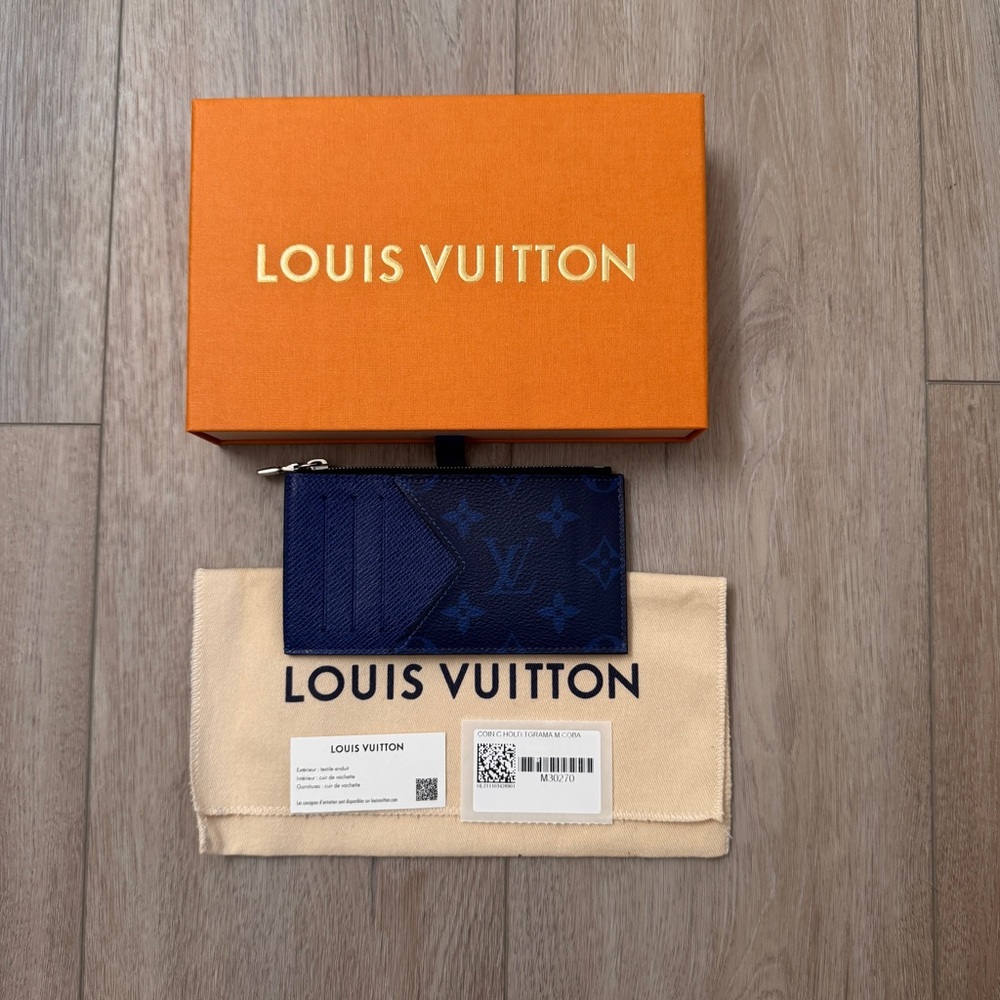LOUIS VUITTON TAIGARAMA COIN CARD HOLDER